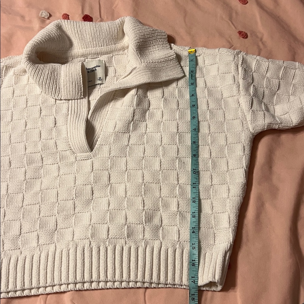 Cream Knit Collared V-Neck Sweater - Women - Picture 5 of 6